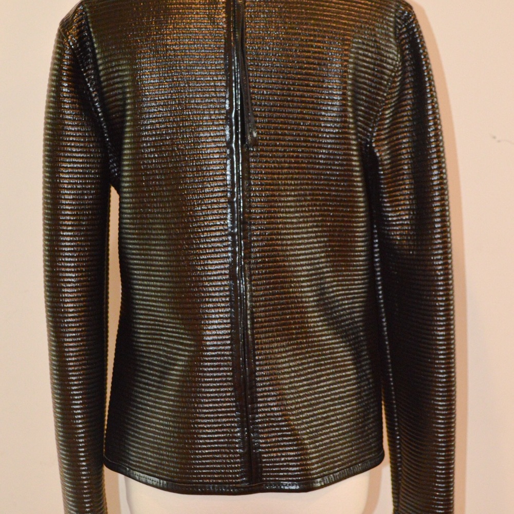 Ribbed black top - Picture 2 of 3